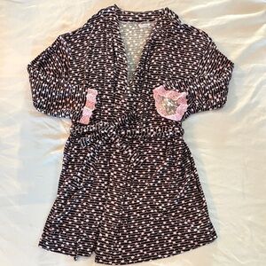La Vie en Rose Pink and Black Heart Print Robe